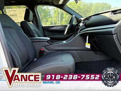 2025 Jeep Grand Cherokee GRAND CHEROKEE LAREDO X 4X4