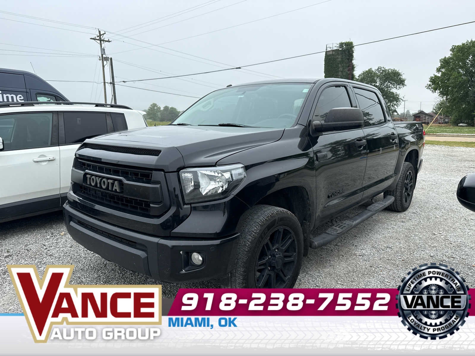 2017 Toyota Tundra SR5 5.7L 4WD FFV Crew Max Short Bed's photo