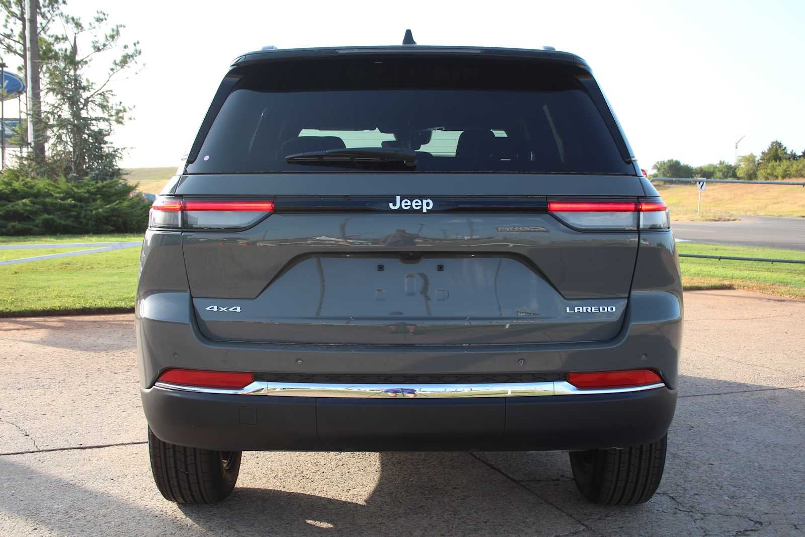 2027 Jeep Grand Cherokee Laredo X