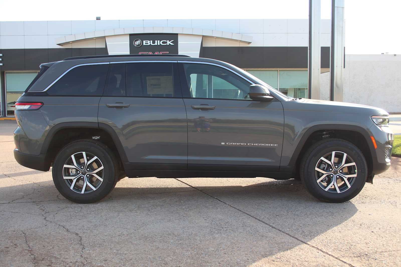 2027 Jeep Grand Cherokee Laredo X