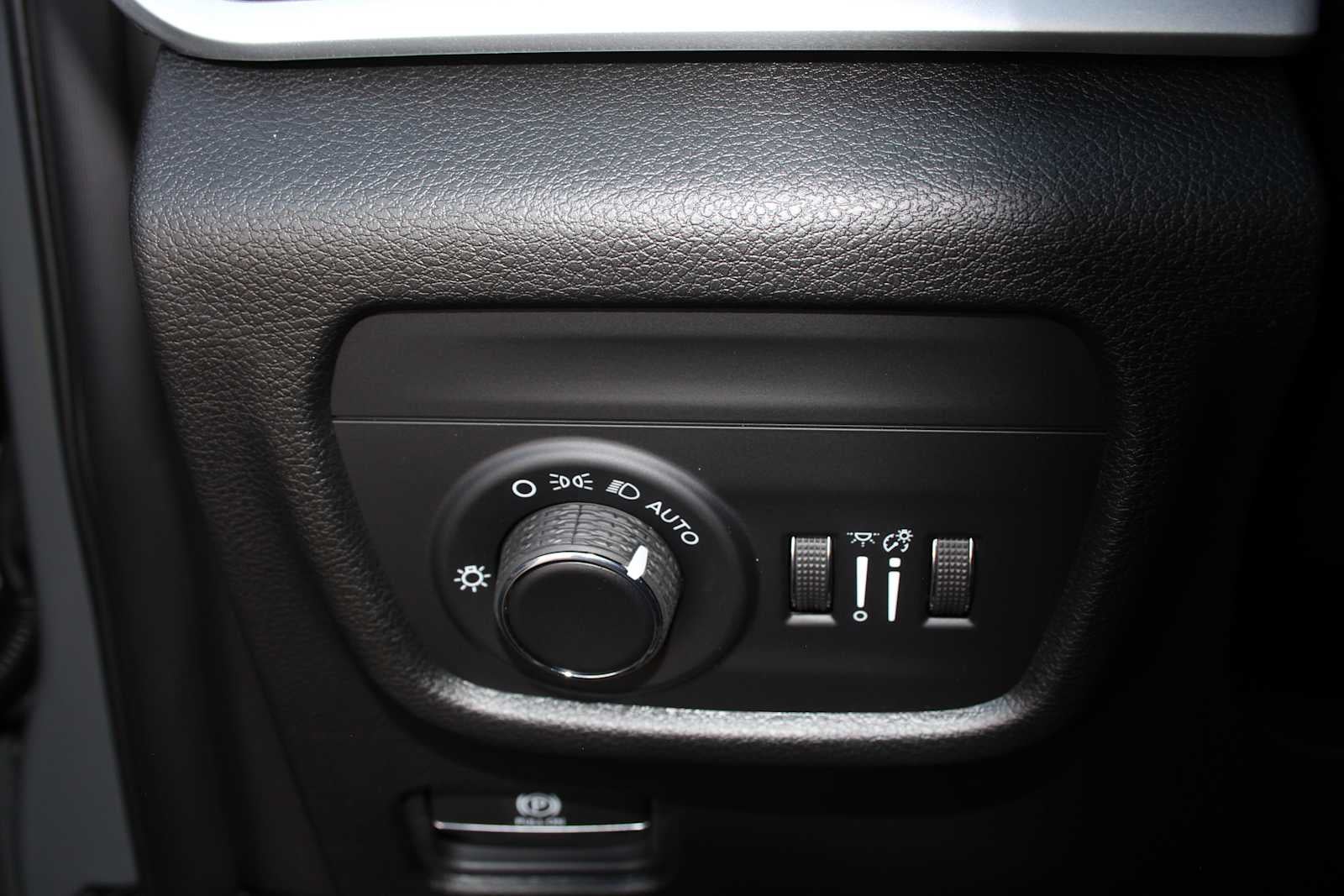 2027 Jeep Grand Cherokee Laredo X