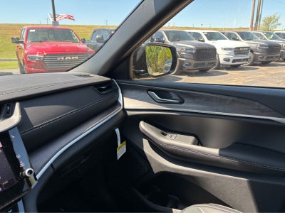 2026 Jeep Grand Cherokee L Laredo Altitude