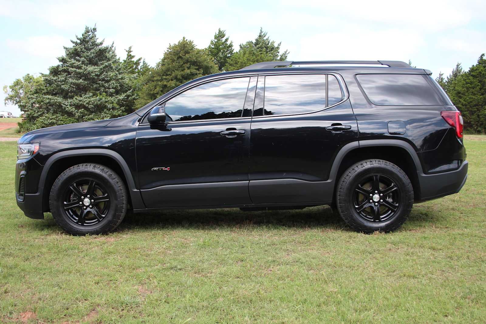 2023 GMC Acadia AT4