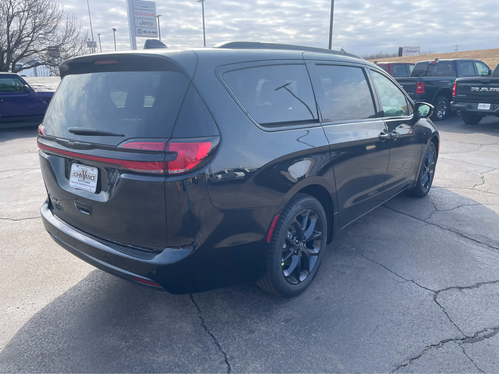 2026 Chrysler Pacifica Select