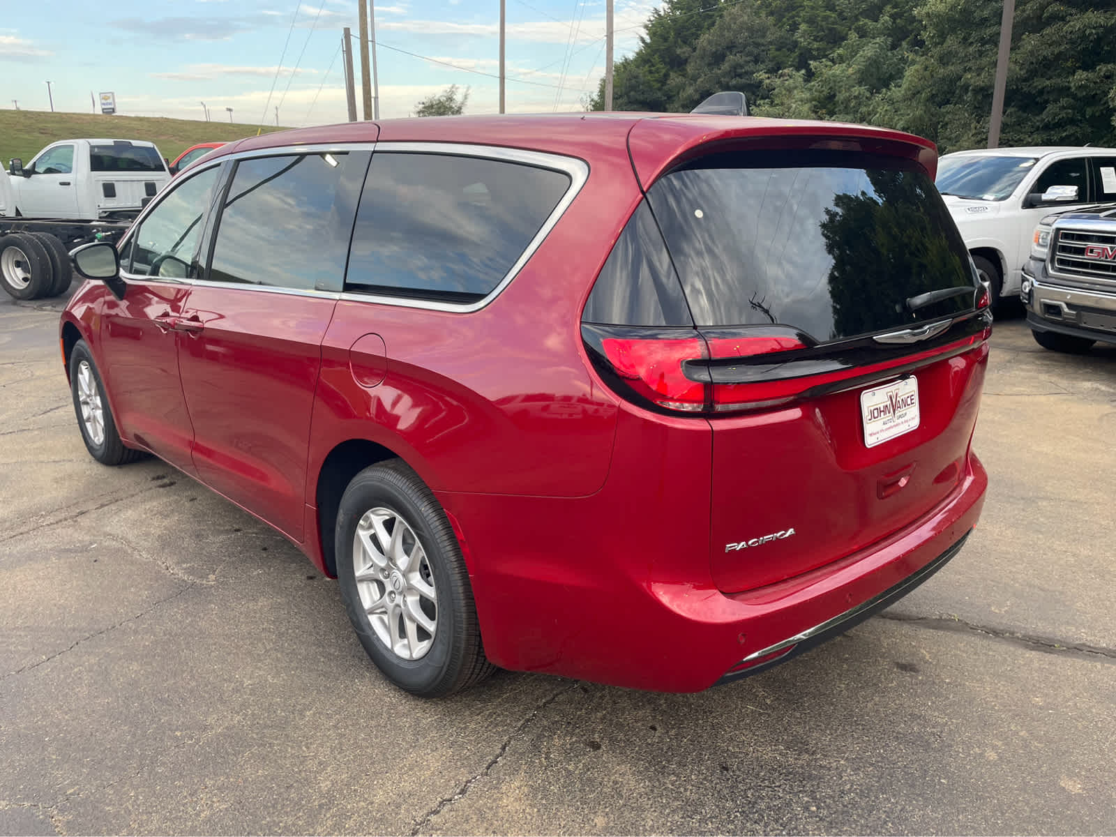 2026 Chrysler Pacifica Select