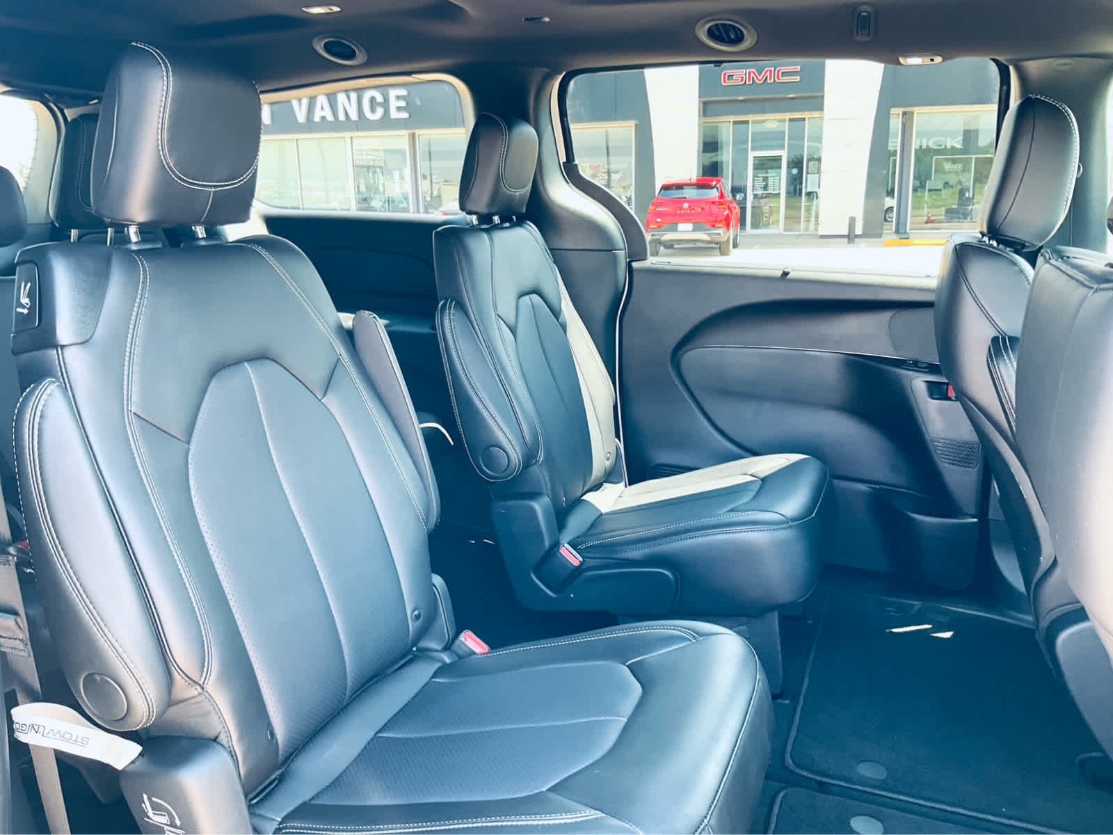 2025 Chrysler Pacifica Select