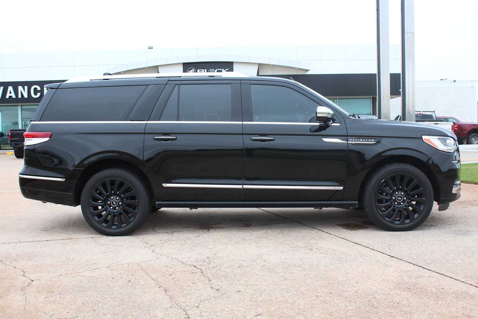 2022 Lincoln Navigator Black Label