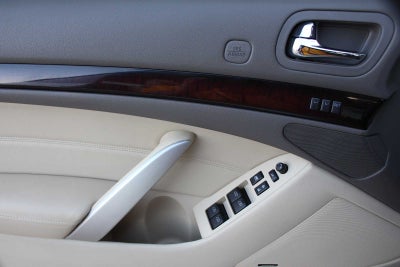 2014 INFINITI Q60 Convertible 2dr