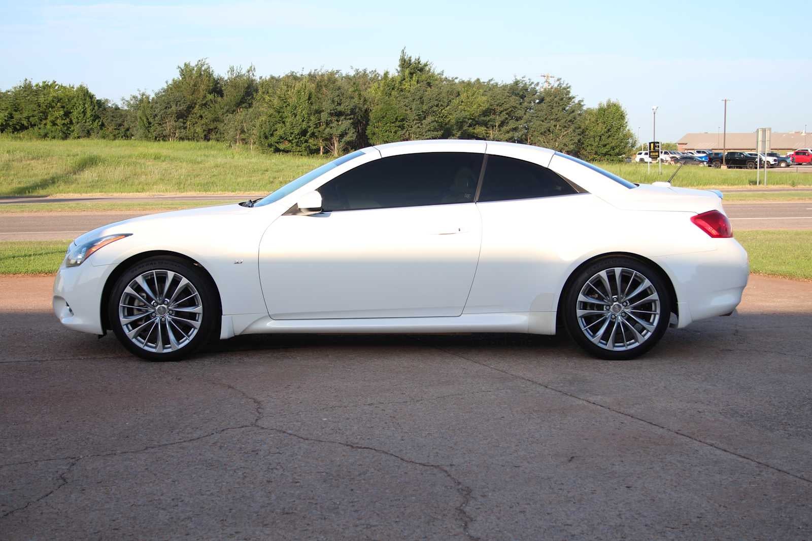 2014 INFINITI Q60 Convertible 2dr
