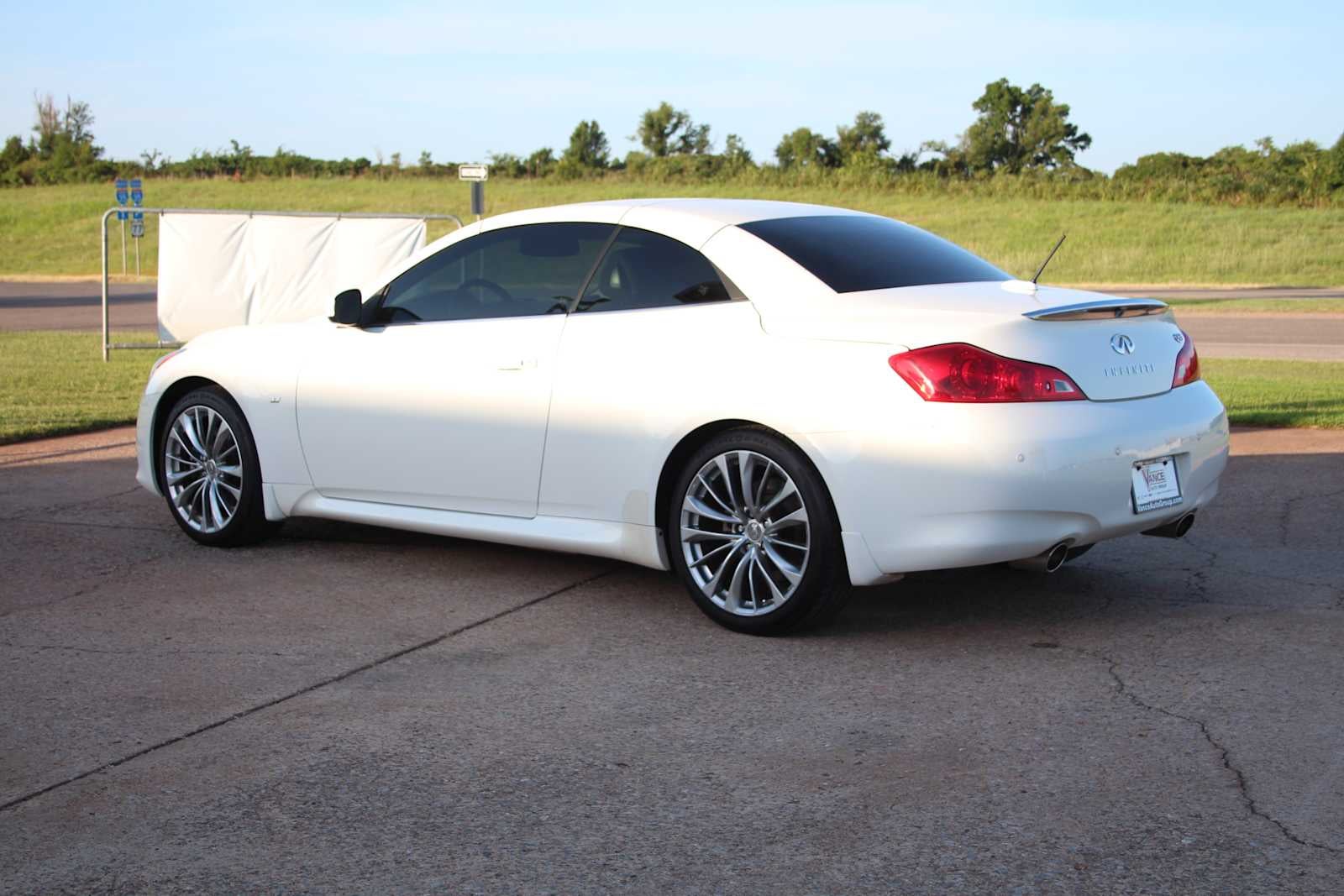 2014 INFINITI Q60 Convertible 2dr