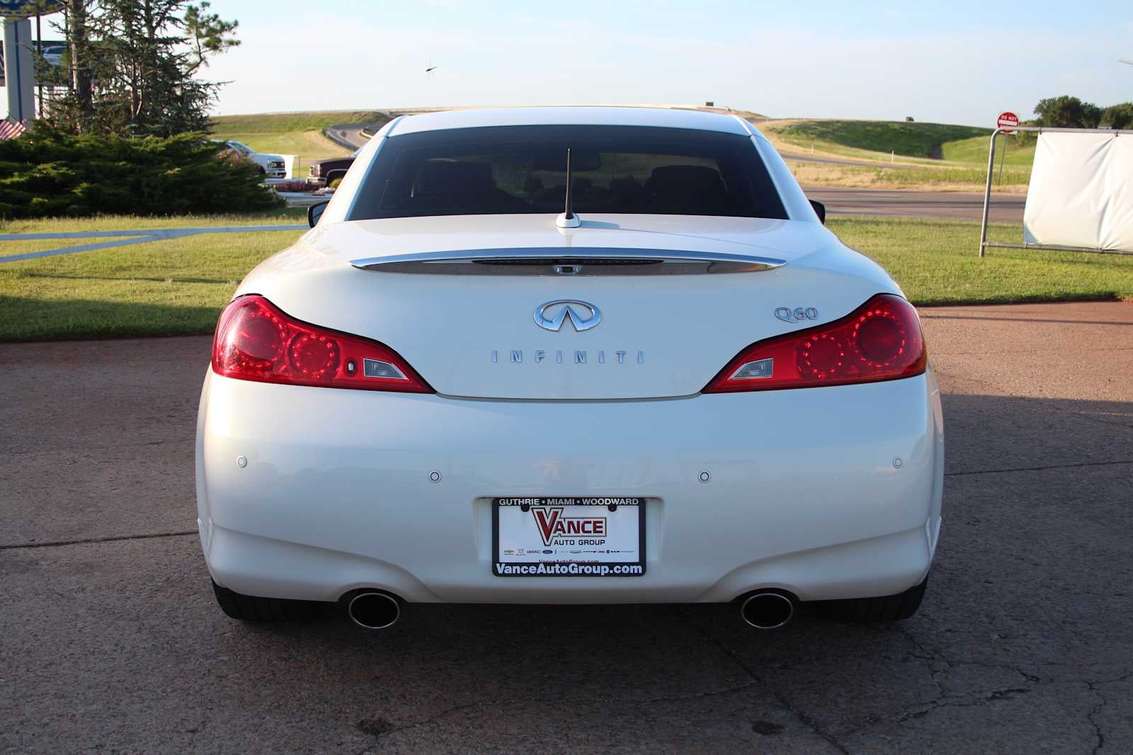 2014 INFINITI Q60 Convertible 2dr