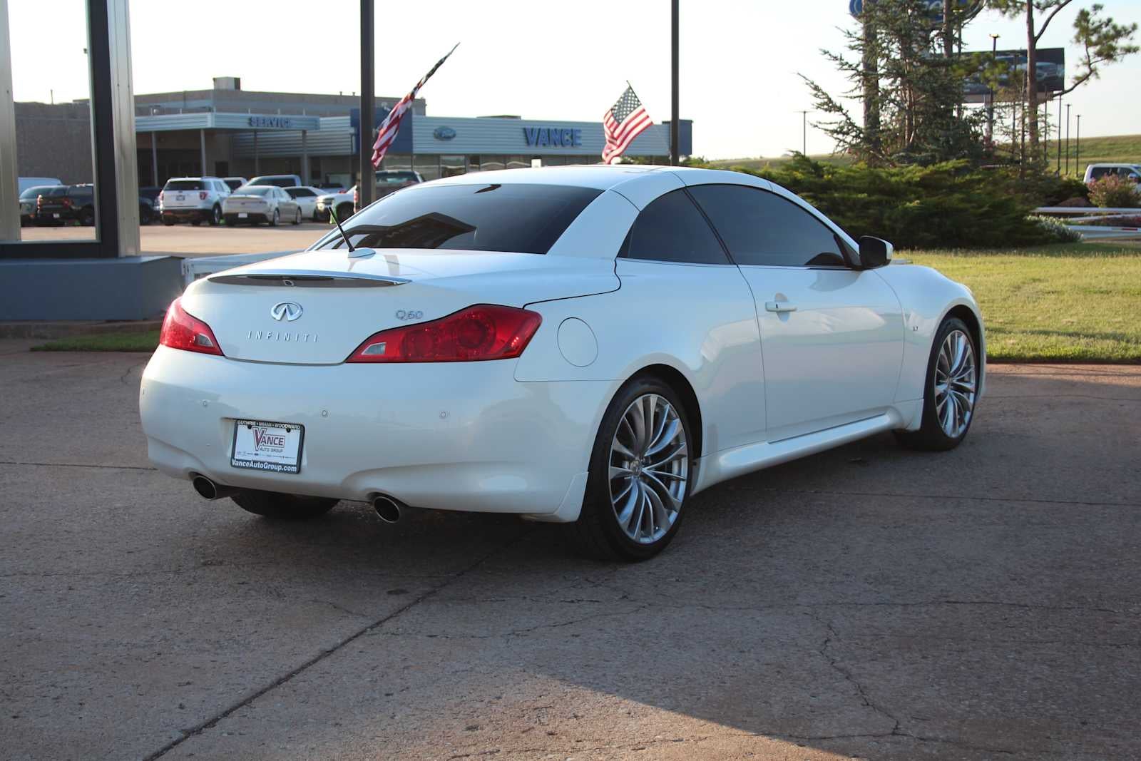 2014 INFINITI Q60 Convertible 2dr