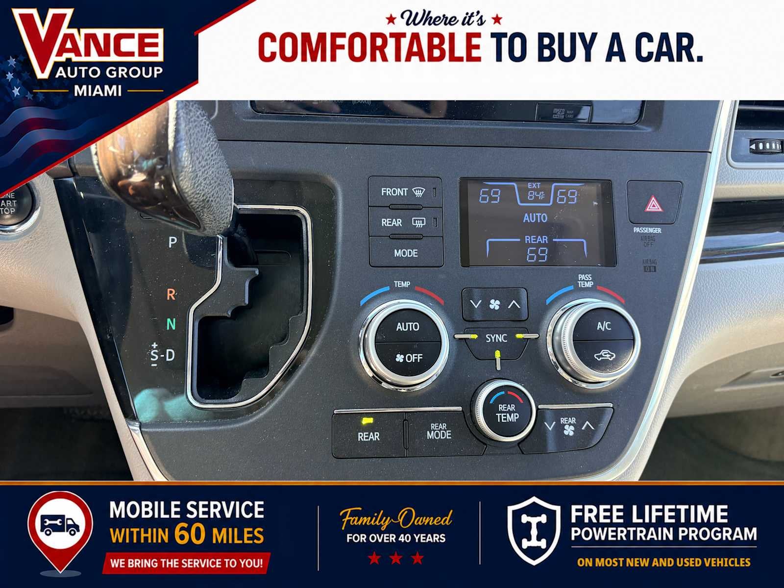2017 Toyota Sienna XLE Auto Access Seat