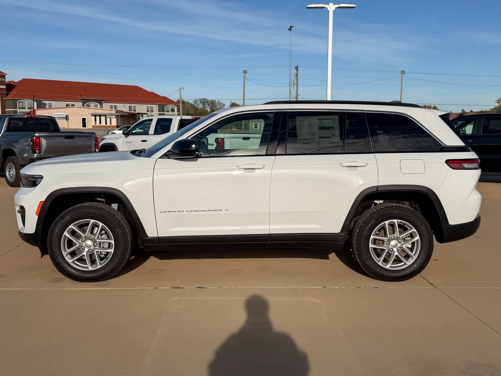 2025 Jeep Grand Cherokee GRAND CHEROKEE LAREDO X 4X4