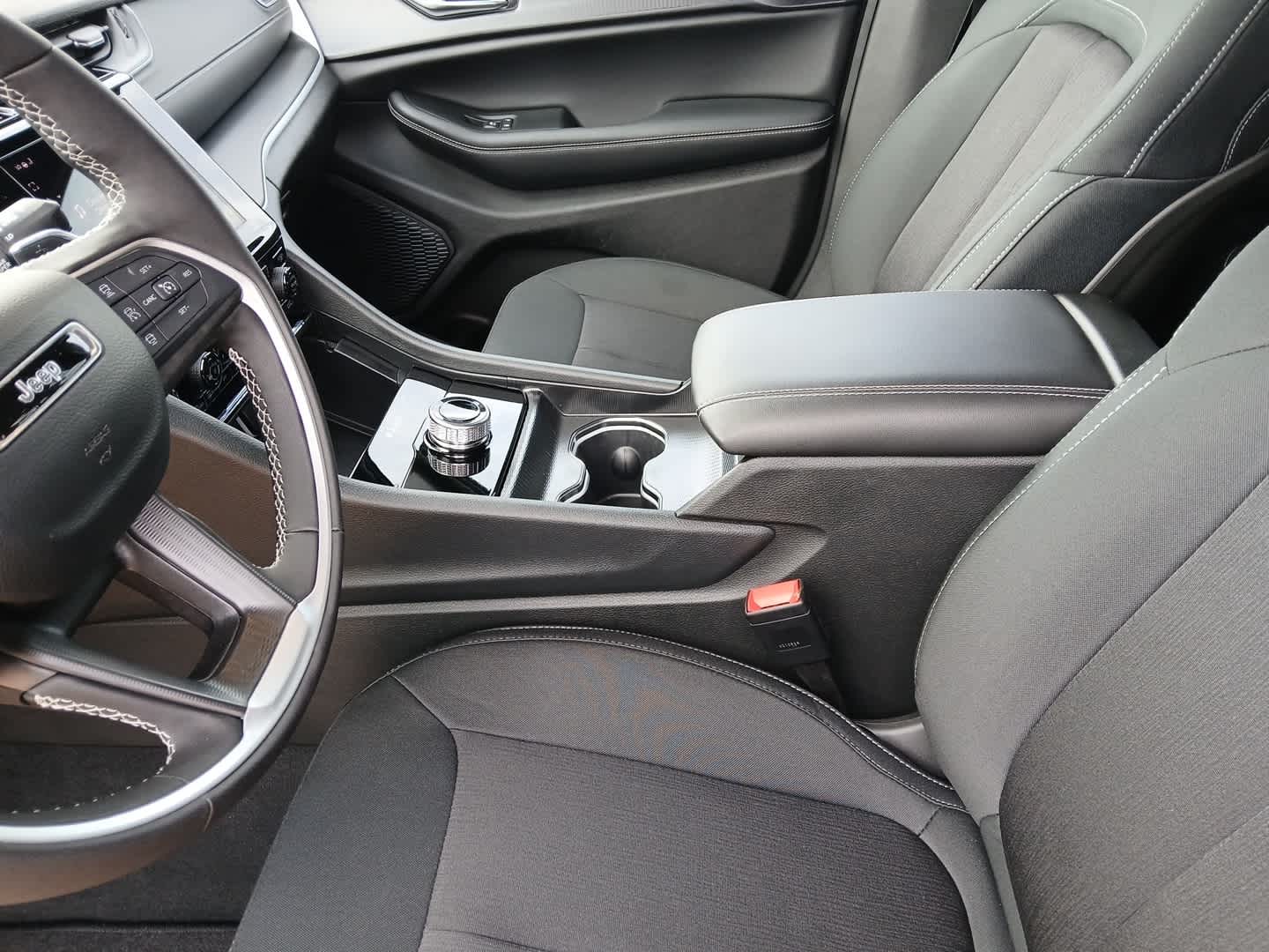 2026 Jeep Grand Cherokee GRAND CHEROKEE LAREDO X 4X4