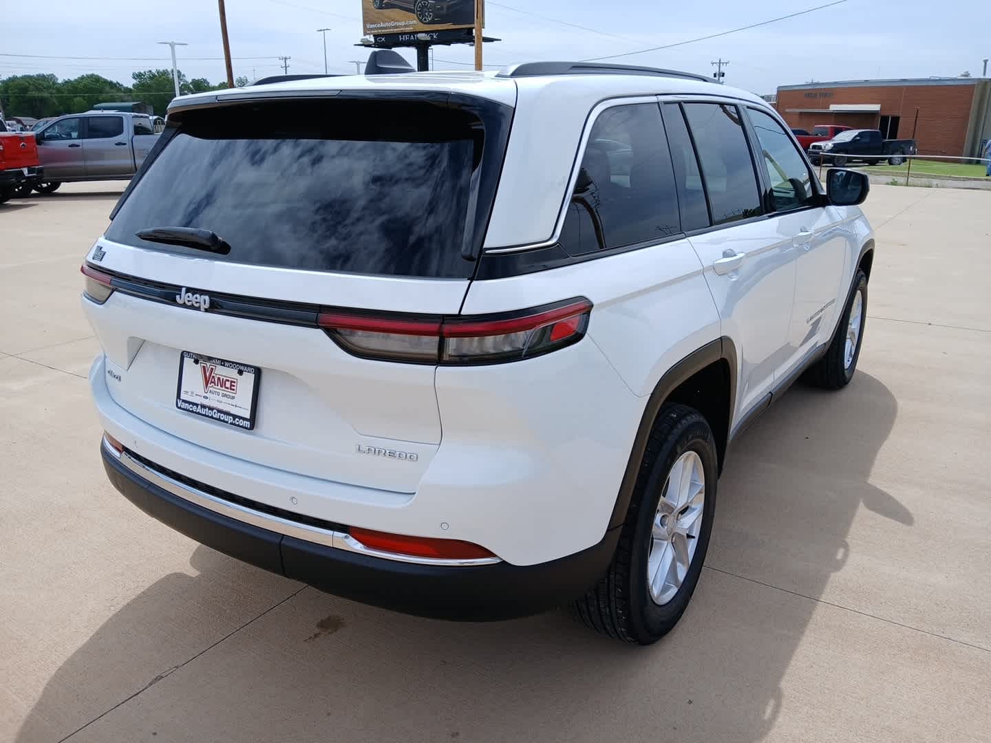 2026 Jeep Grand Cherokee GRAND CHEROKEE LAREDO X 4X4