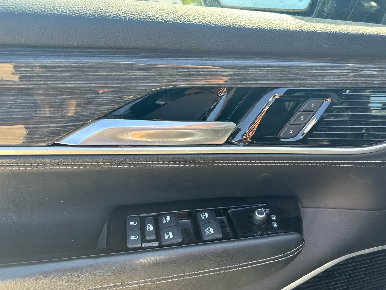 2022 Jeep Wagoneer Series III