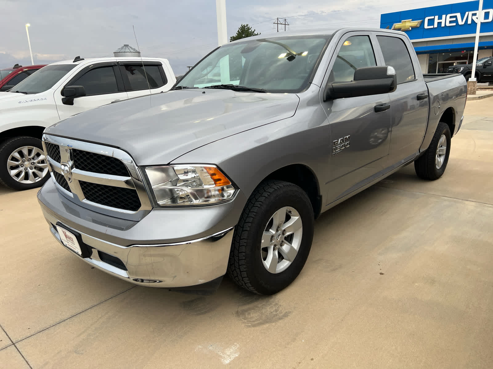 2023 RAM Ram 1500 Classic SLT Crew Cab 4x4 5'7' Box