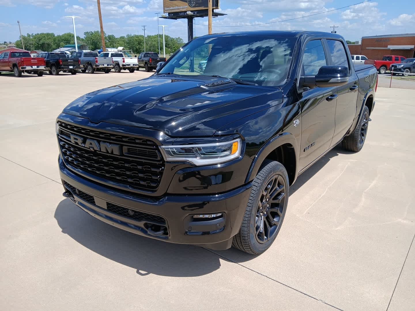 2026 RAM Ram 1500 RAM 1500 LIMITED CREW CAB 4X4 5'7' BOX