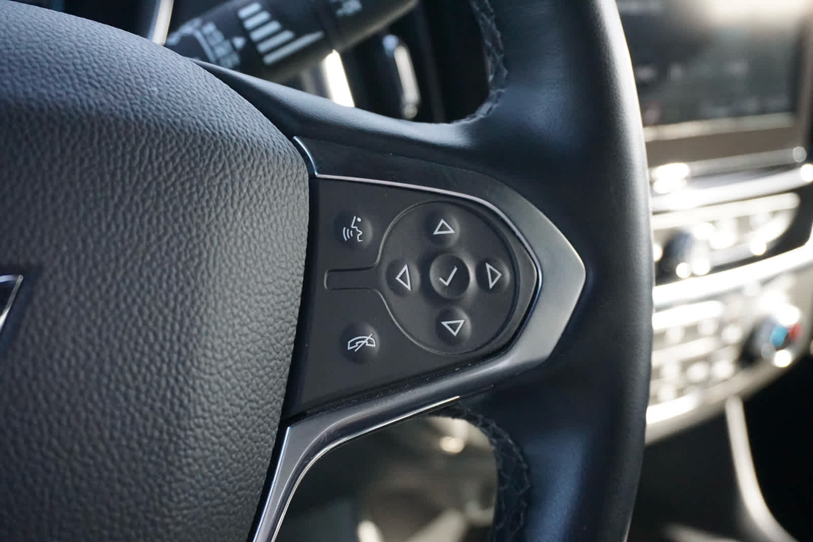 2023 Chevrolet Traverse FWD LT Leather