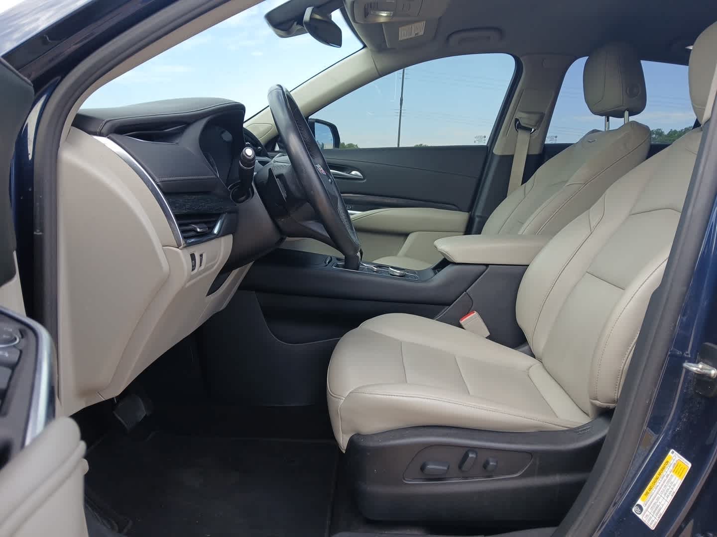 2022 Cadillac XT4 AWD Premium Luxury
