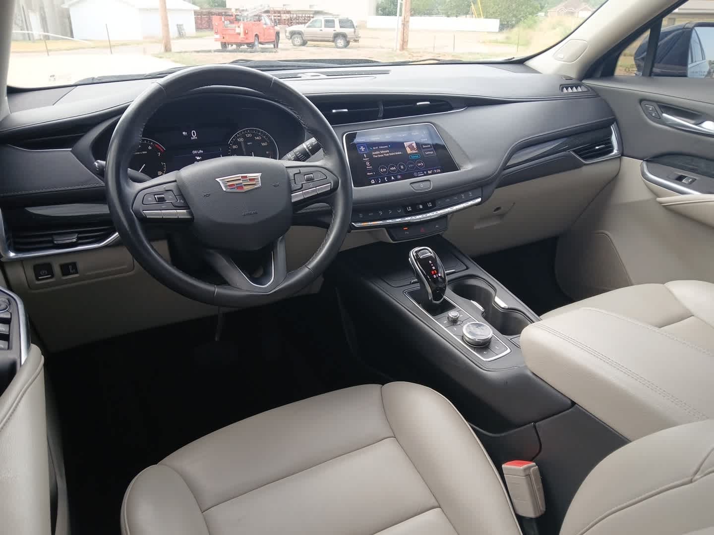 2022 Cadillac XT4 AWD Premium Luxury