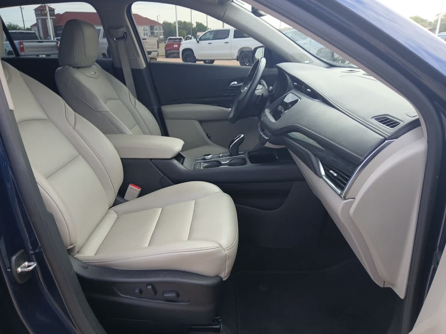 2022 Cadillac XT4 AWD Premium Luxury