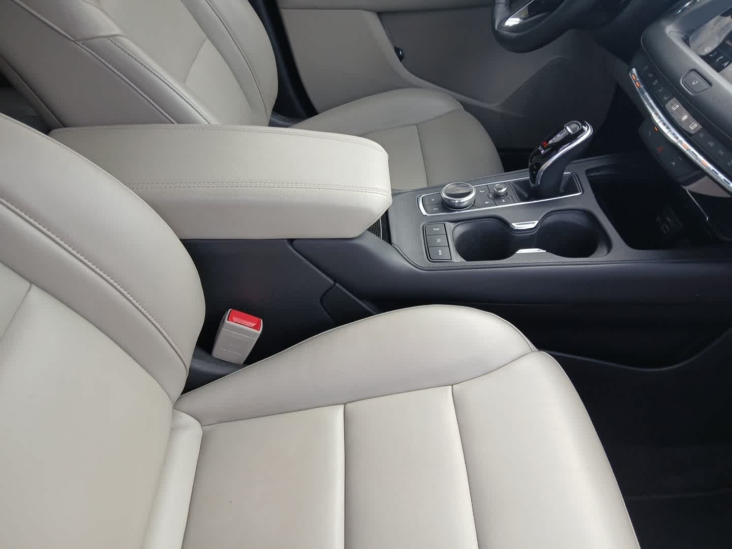 2022 Cadillac XT4 AWD Premium Luxury