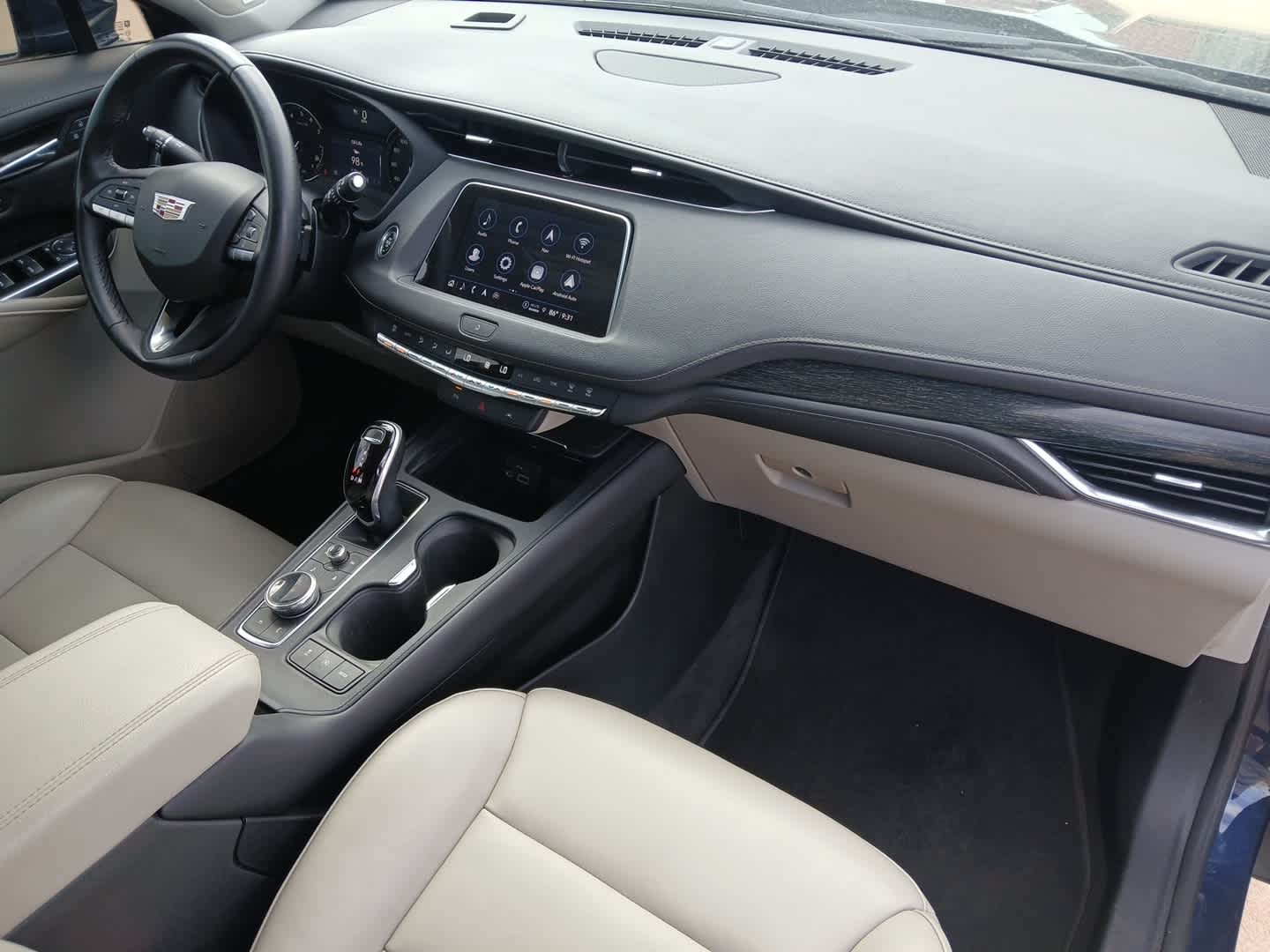 2022 Cadillac XT4 AWD Premium Luxury