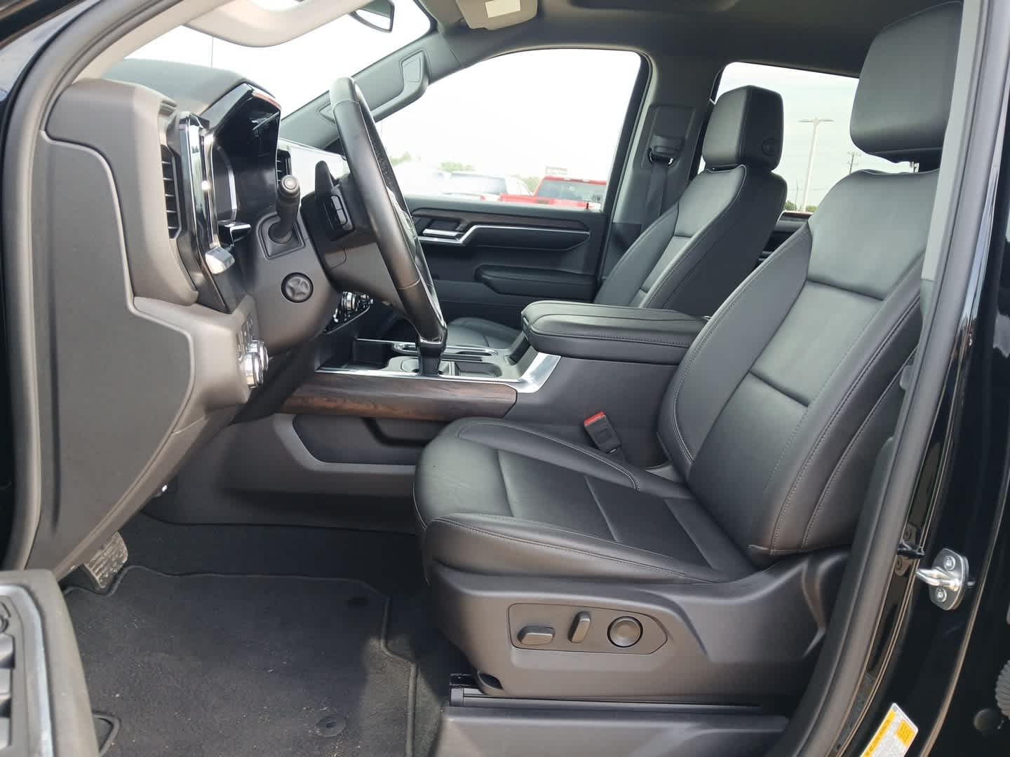 2024 GMC Sierra 1500 4WD Crew Cab Short Box SLT
