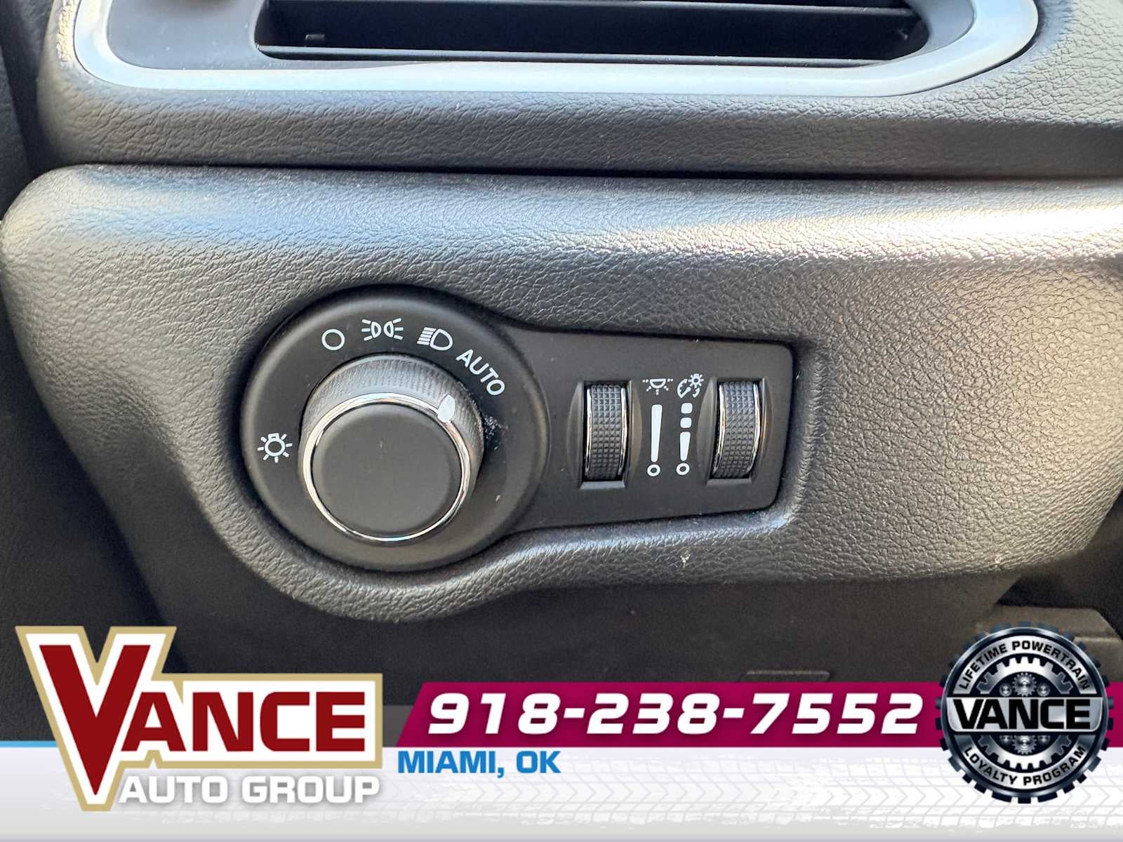 2025 Chrysler Voyager LX