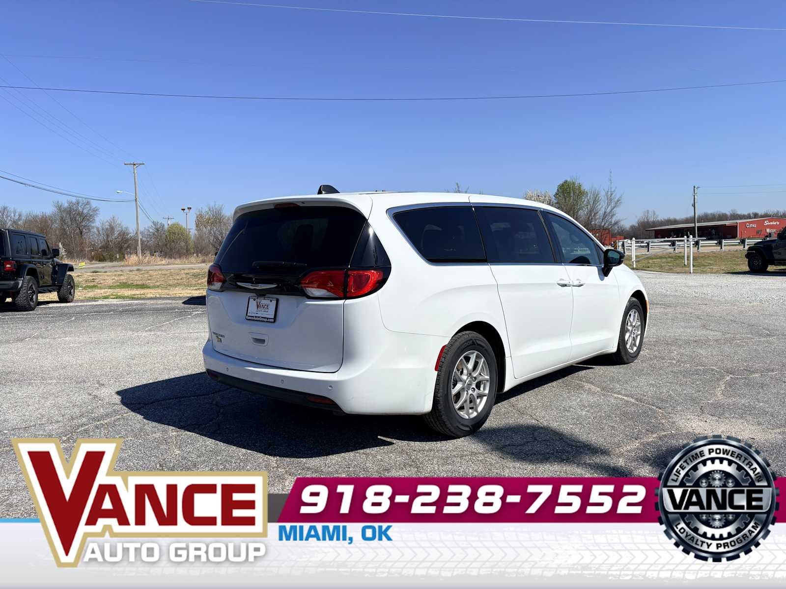 2025 Chrysler Voyager LX