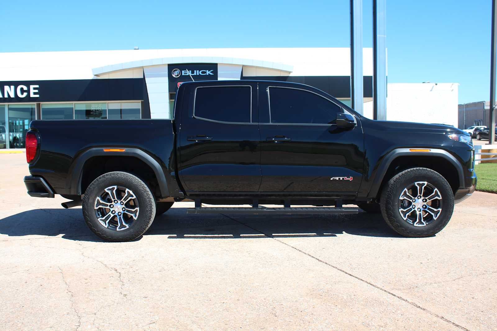 2025 GMC Canyon 4WD AT4