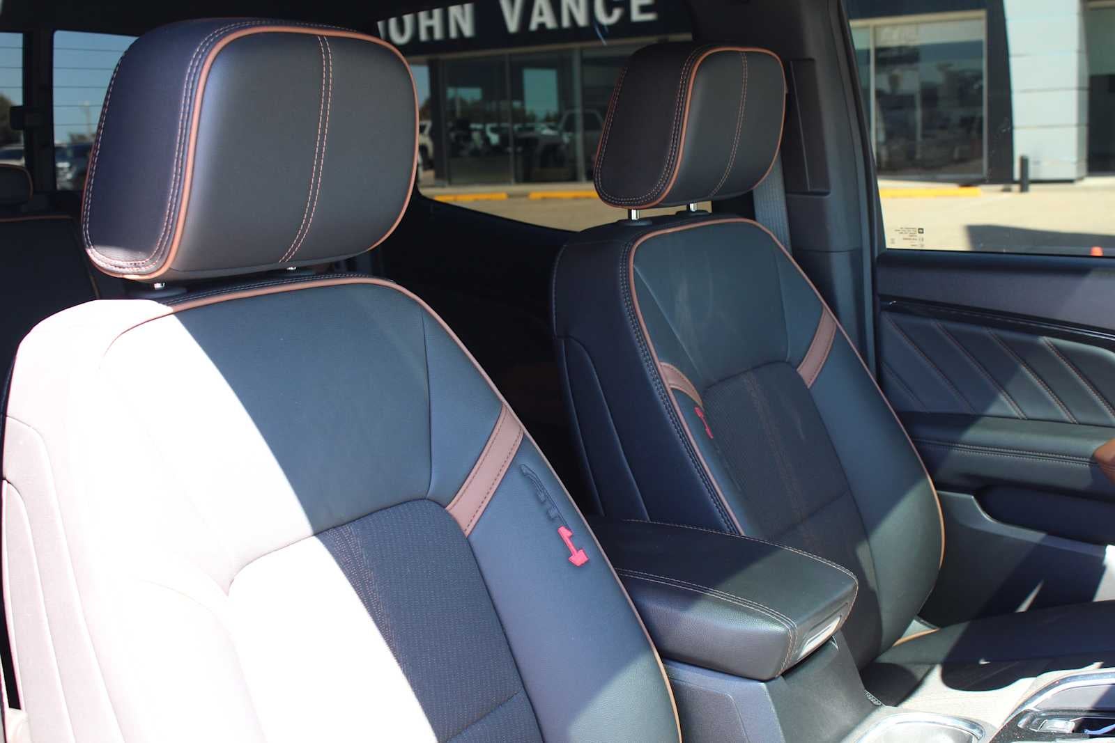 2025 GMC Canyon 4WD AT4